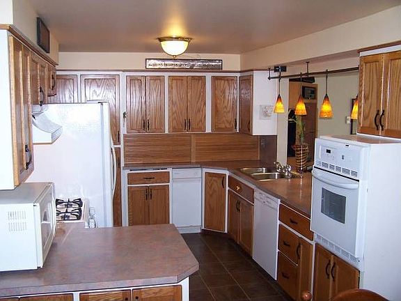 Kitchen w/Double ovens