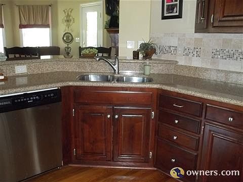 Kitchen Toward Fam Rm