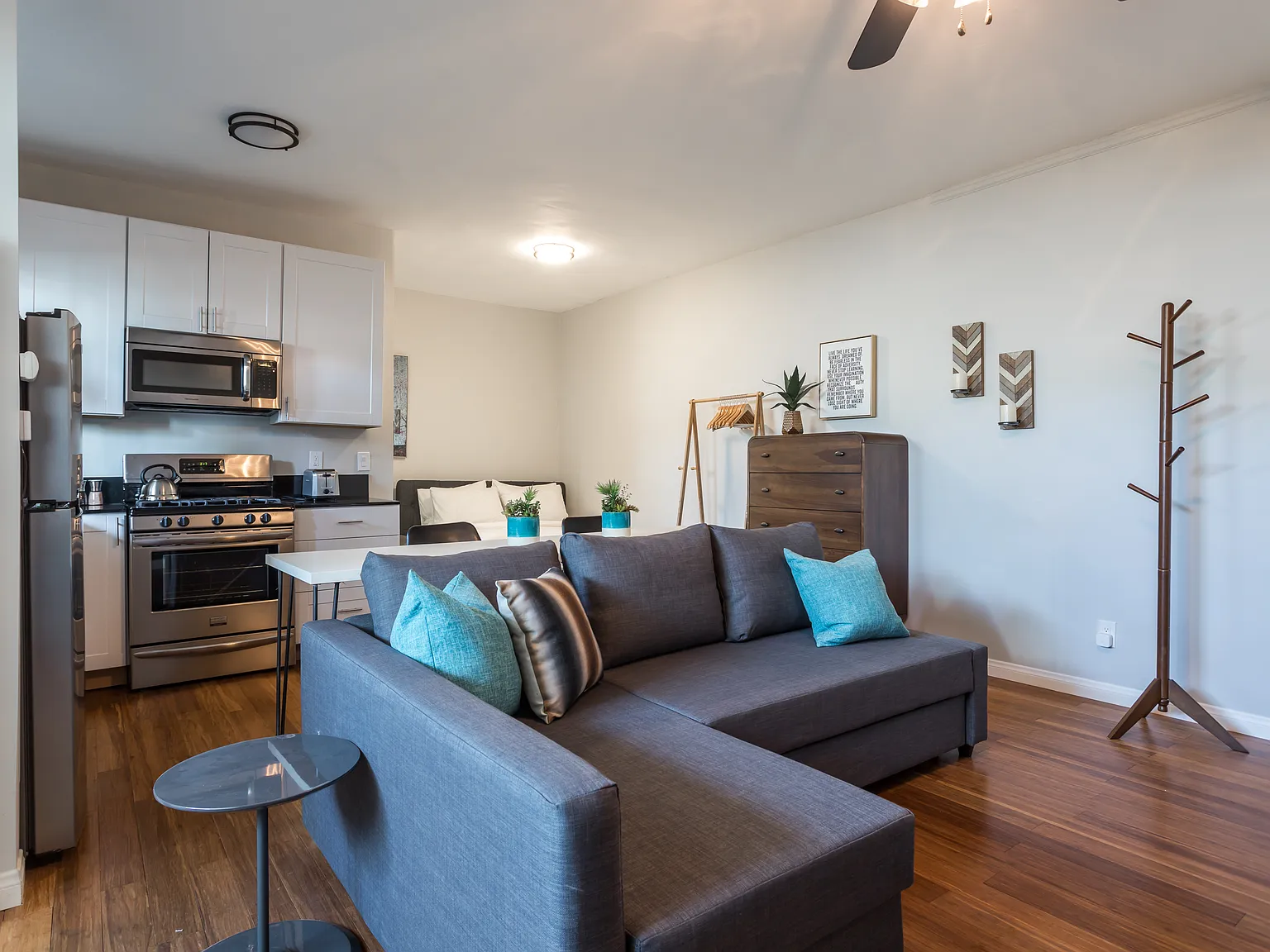 Studio, 400 sqft, $2,555 — Photo 2