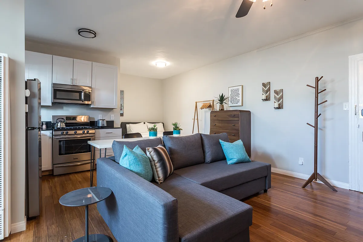 Building Photo - 4648 Hollywood Blvd #104