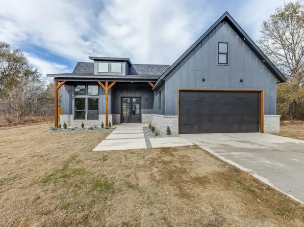 804 Maloma Rd, Tool, TX 75143