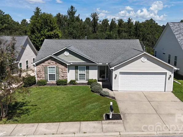 105 Creekwalk Ln, Hendersonville, NC 28792