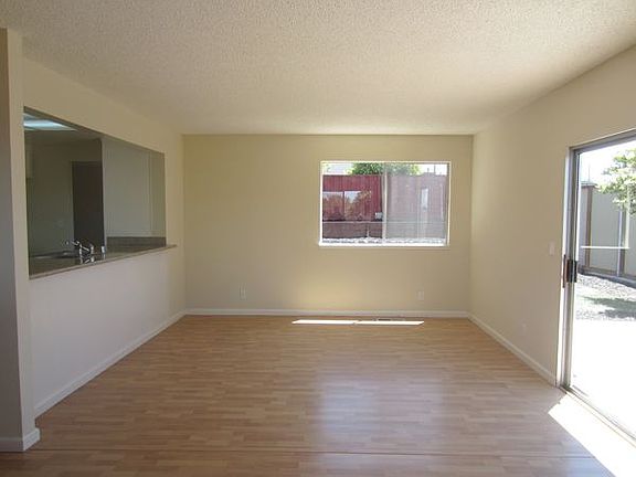 5th image of 140 Evelyn Cir