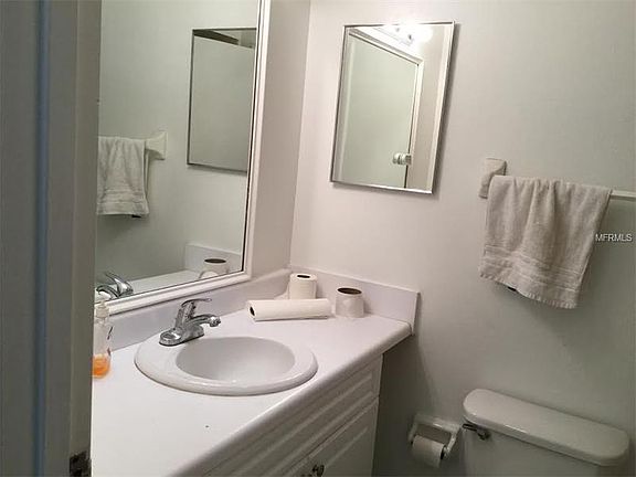 4th image of 702 Castlewood Dr