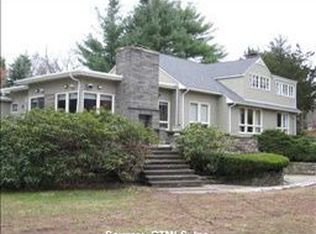 66 Old Oak Rd, West Hartford, CT 06117