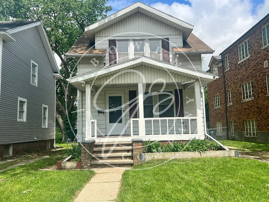 3 bed, 1.0 bath, 1168 sqft, $1,350 — Photo 2