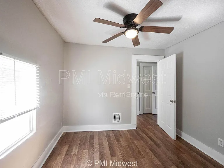 445 W 29th St — Photo 18