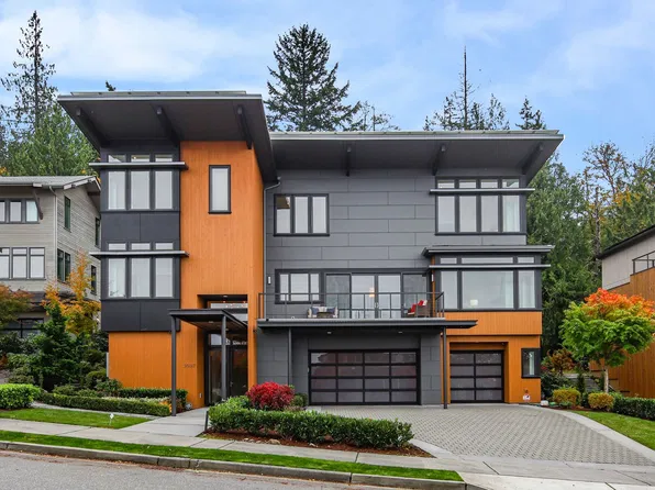 3037 NE Harrison Dr, Issaquah, WA 98029