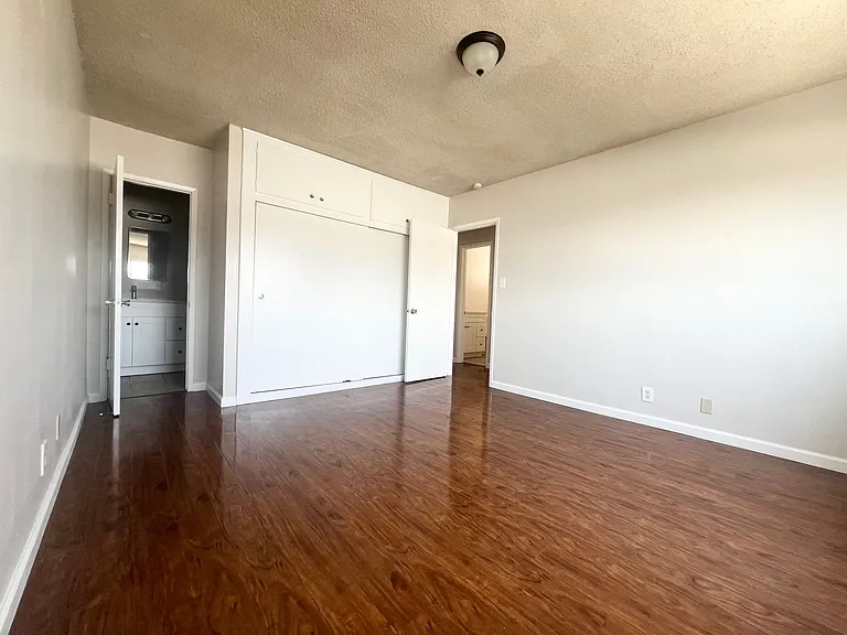 7238 - 7246 N Lotus Ave — Photo 19