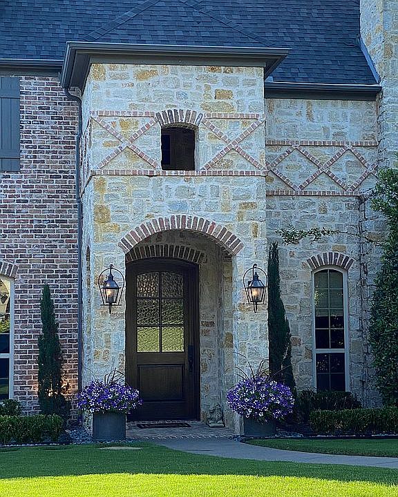 2nd image of 1109 Navarro Dr