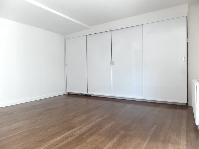 123 E 54th St #3D — Photo 4