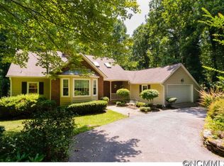 317 Winding Way Ln, Hendersonville, NC 28792