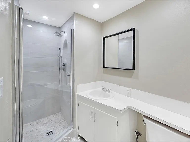 216 Collins Ave — Photo 14