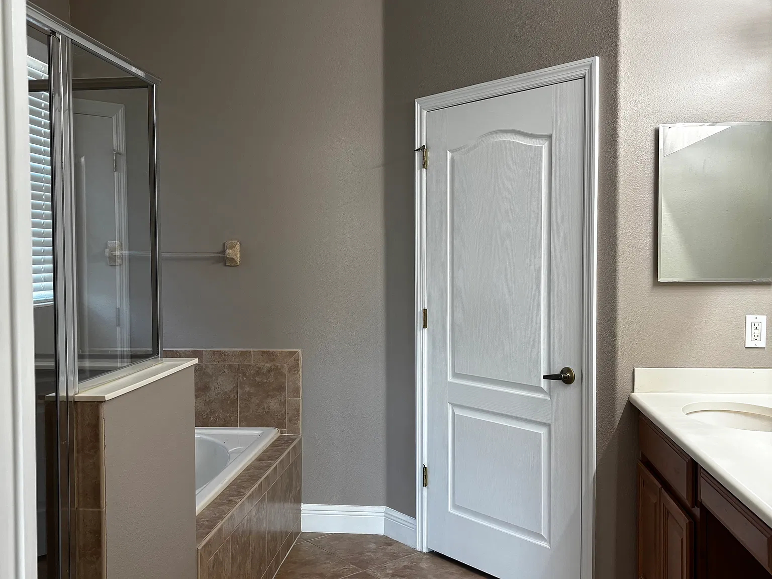 3 bed, 2000 sqft, $2,400 — Photo 3