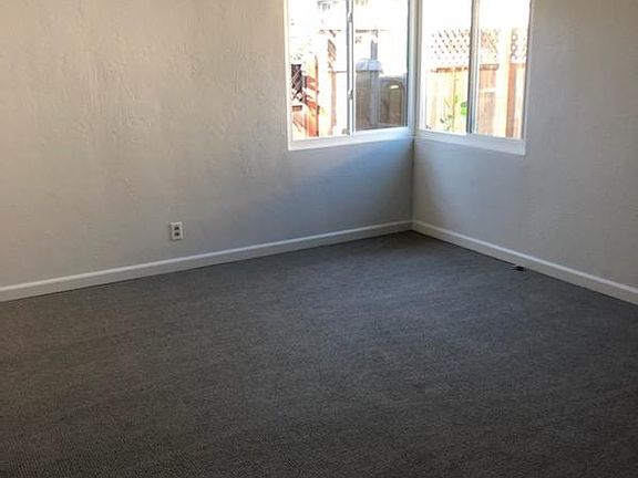 5th image of 275 Tyrella Ave