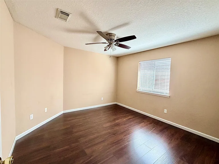 23023 Canal Rd — Photo 23