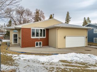 812 29th Ave S, Grand Forks, ND 58201