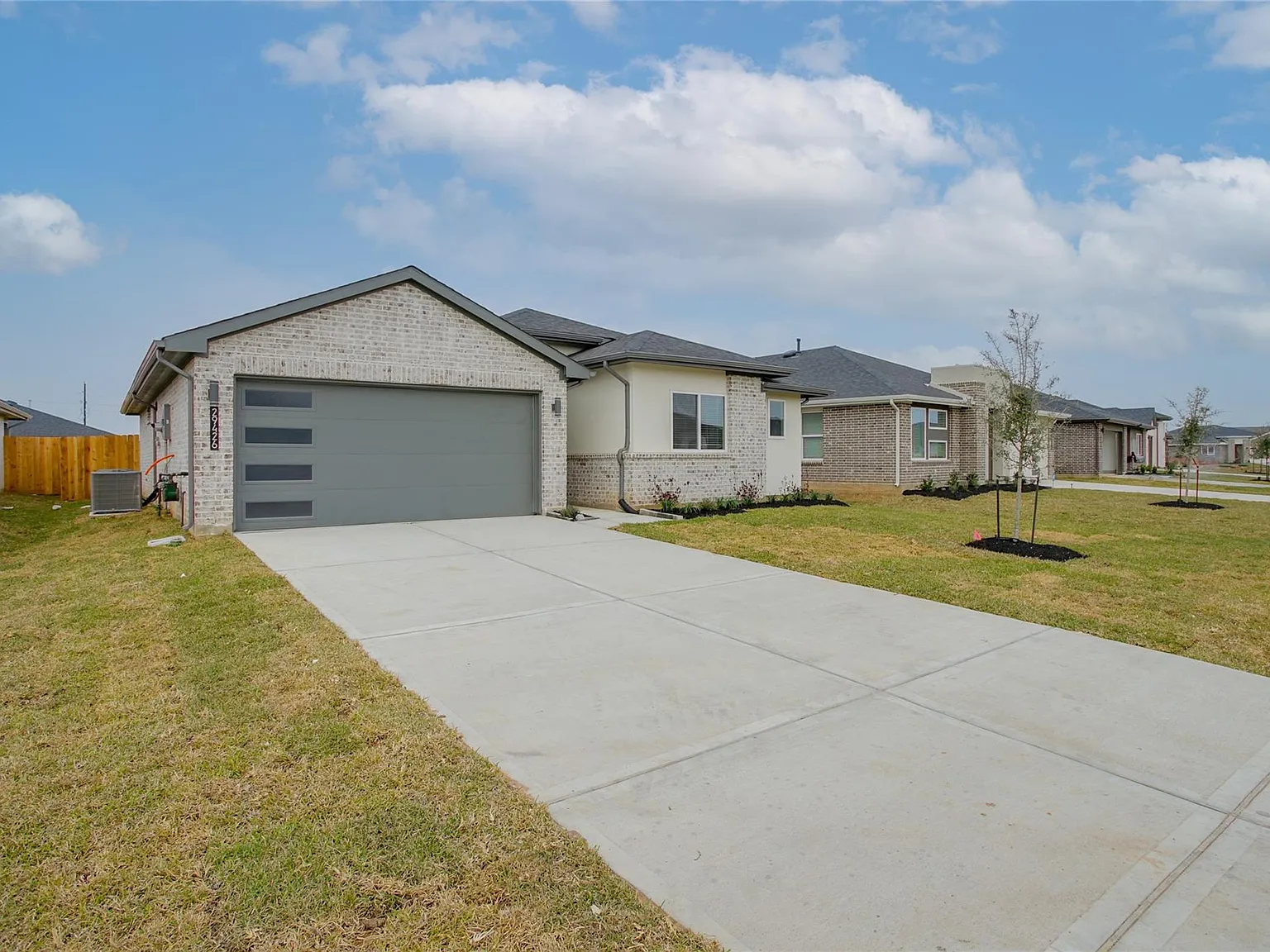 3 bed, 2.0 bath, 1415 sqft, $2,300 — Photo 2