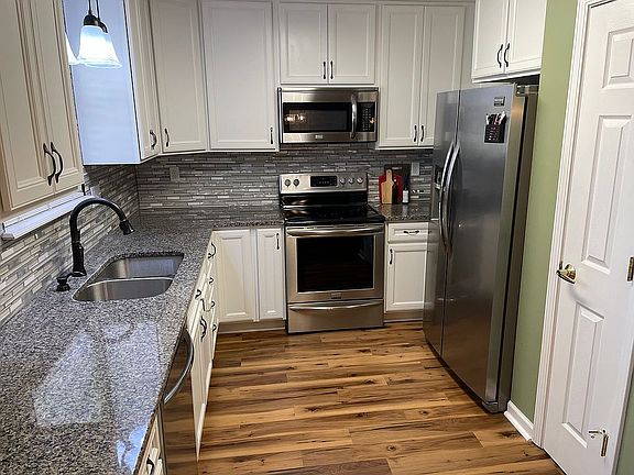 5th image of 1104 N Saybrook Ln