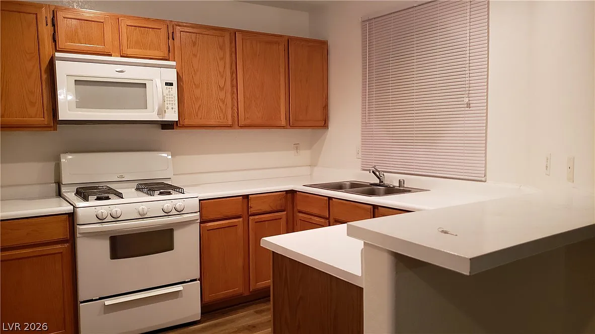 1 bed, 1.0 bath, 907 sqft, $1,250 — Photo 3