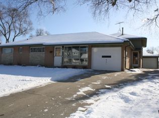 45 Forest Park Ln, Hoffman Estates, IL 60169
