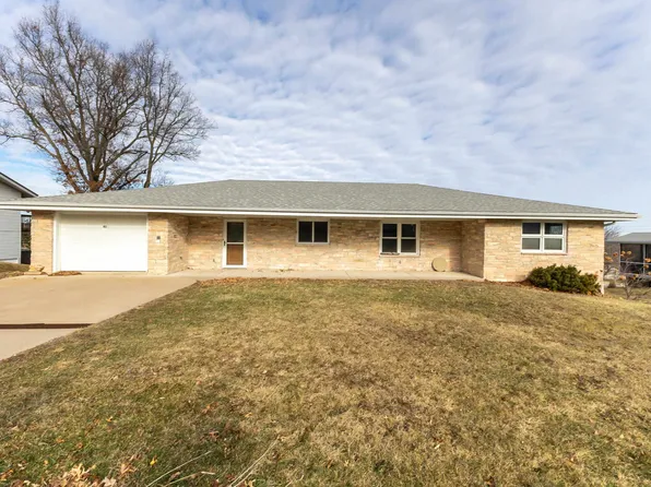 415 W Columbia Ave, Stockton, IL 61085