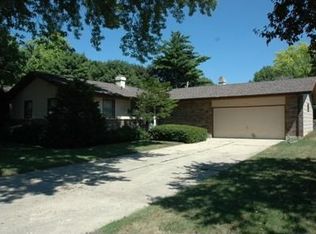 971 Ruth Dr, Elgin, IL 60123