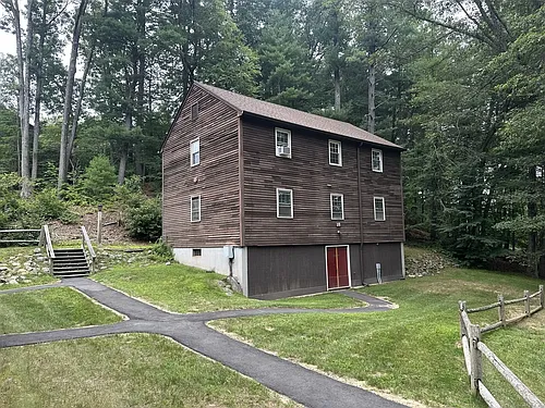 239 Old Farms Rd #18A Photo 1