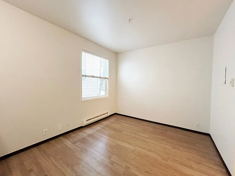 Ludlow Apartments — Photo 20