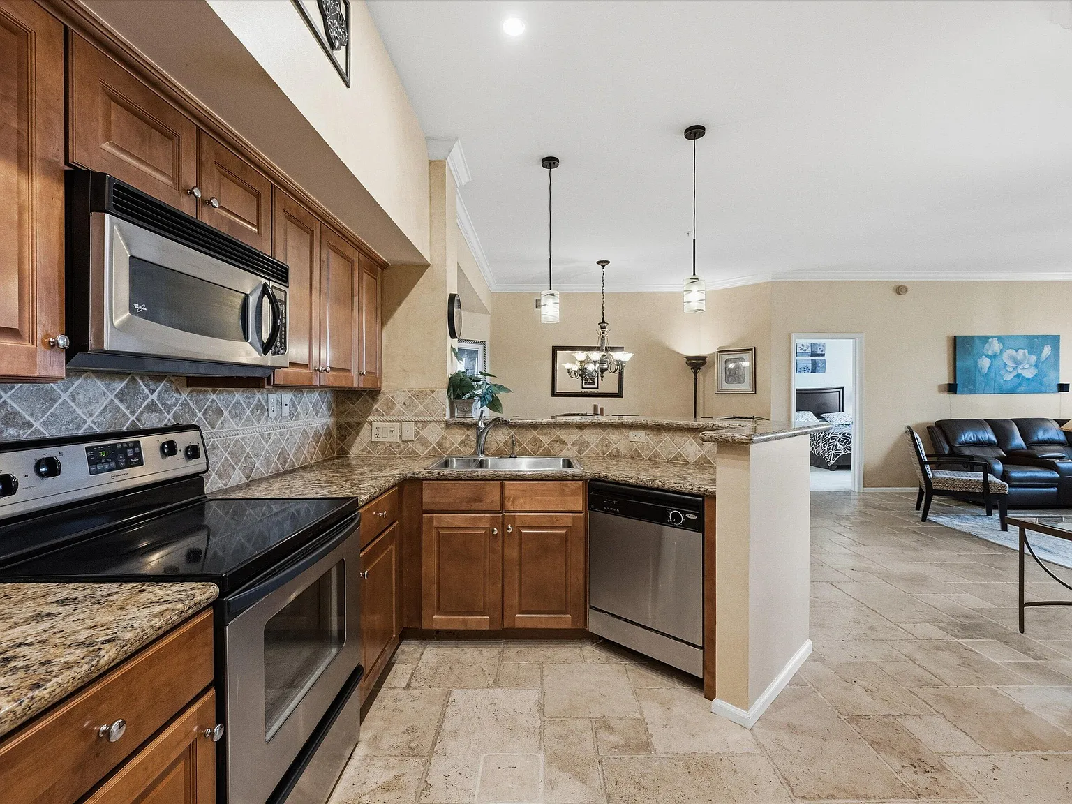 2 bed, 2.0 bath, 1332 sqft, $4,500 — Photo 4