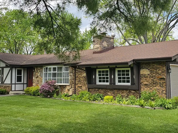 222 Frances Ln, Barrington, IL 60010