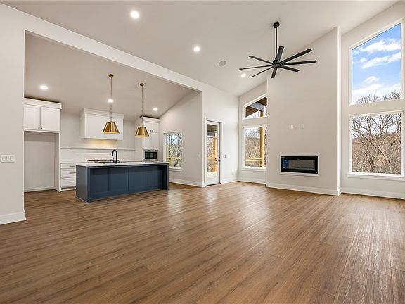 3rd image of 48 Lothian Dr