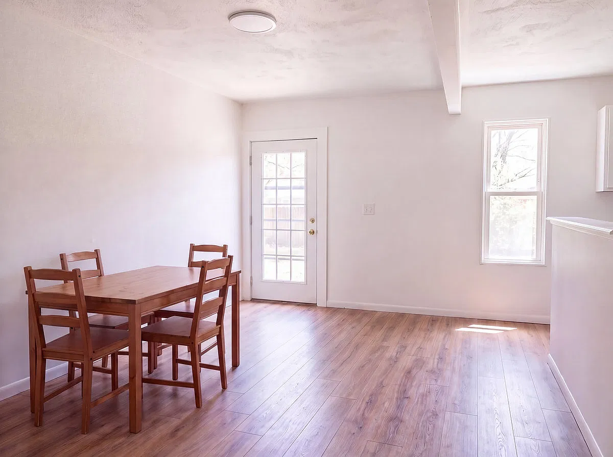4 bed, $1,400 — Photo 3