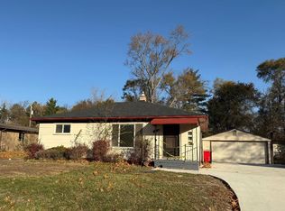 25630 W Ten Mile Rd, Southfield, MI 48033