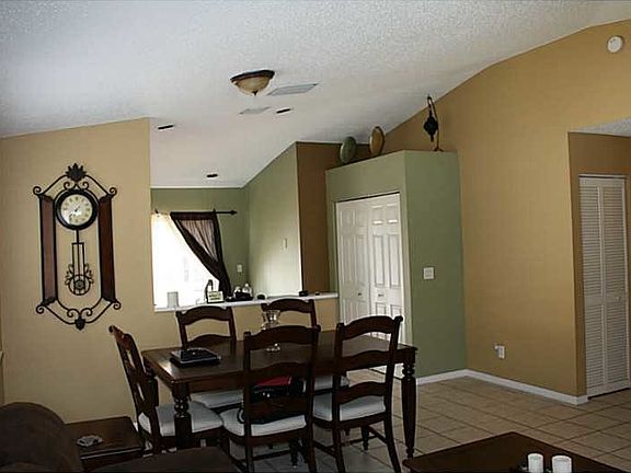 4th image of 619 NW 208th Way