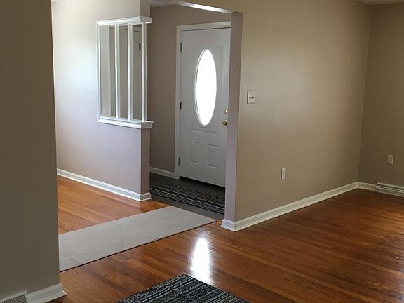 5th image of 349 Garden Dr