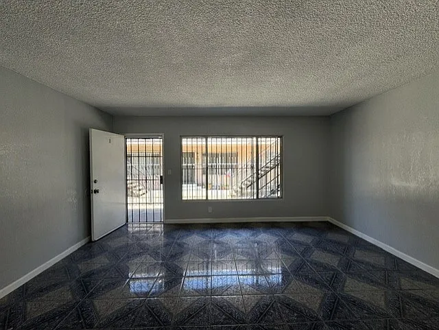 617 W Century Blvd #1 — Photo 3