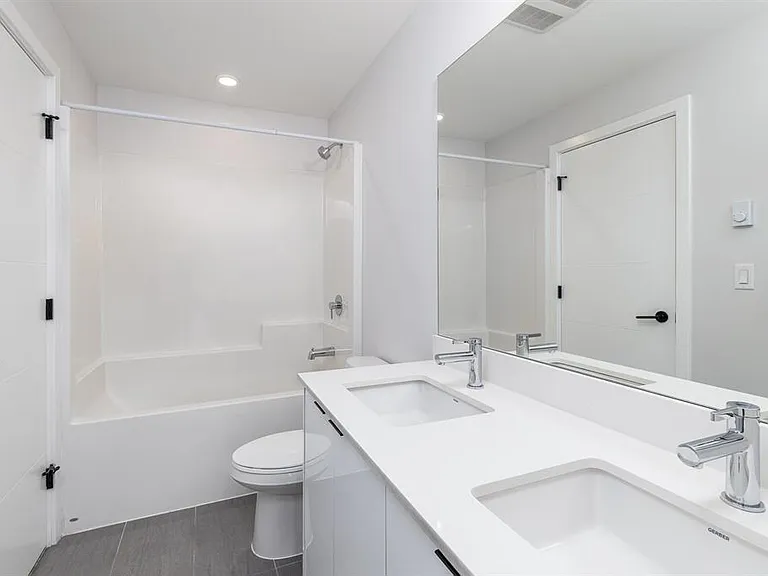 5486 199a St #10X — Photo 7