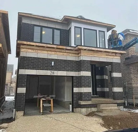 28 Crossmore Cres #UPPER