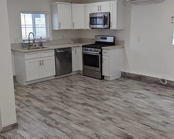 6640 Woodlake Ave — Photo 5