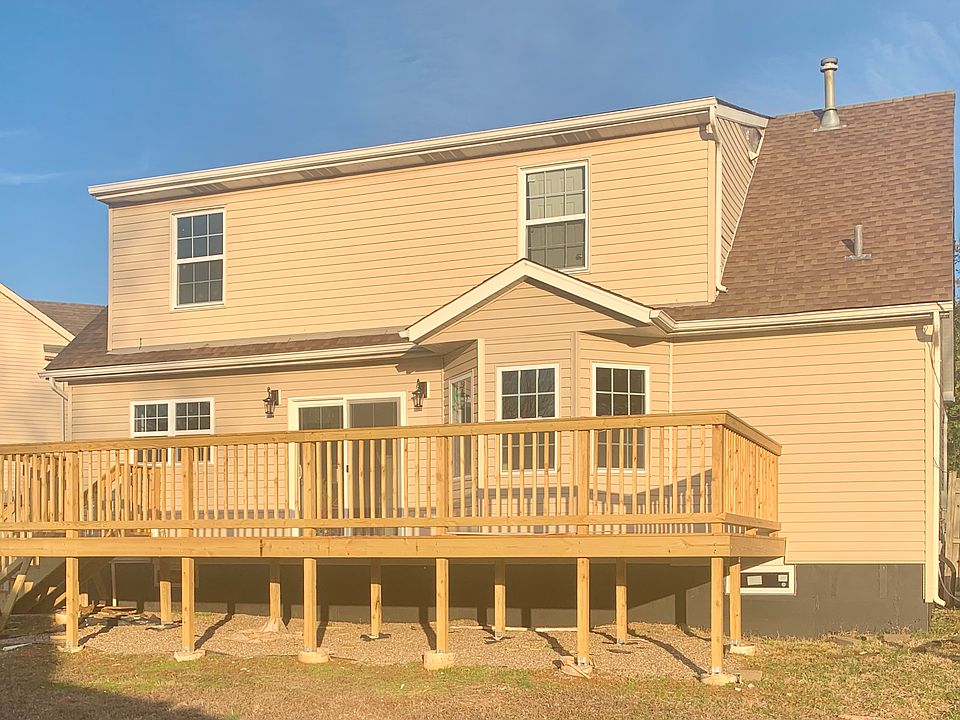 Huge deck for entertaining 