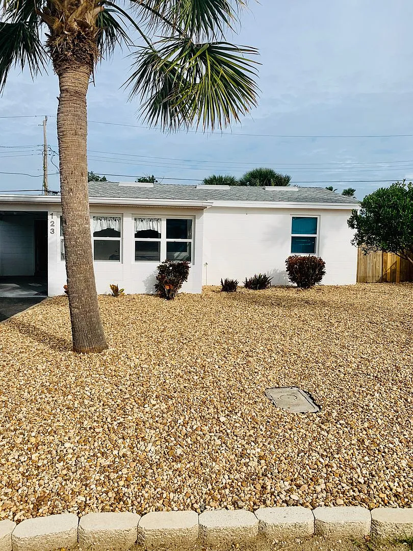 Beachside Bungalow — Photo 1