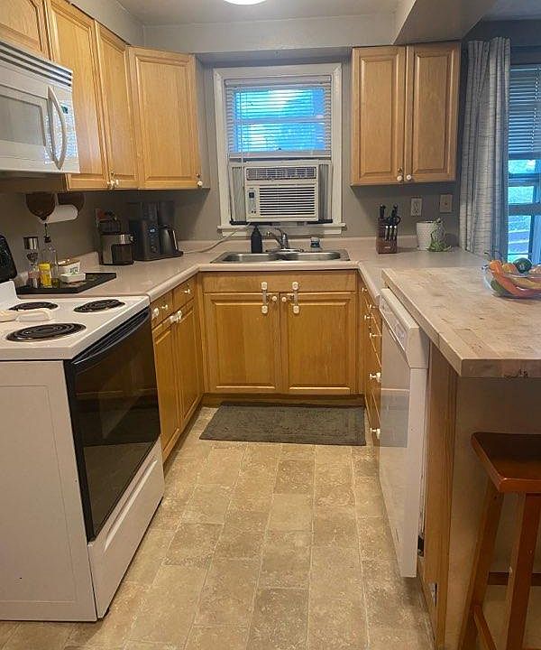 2nd image of 1412 Fern Ave #1