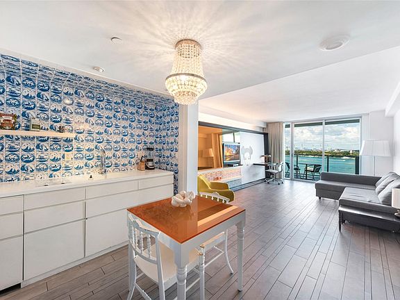 3rd image of 1100 West Avenue #1010
