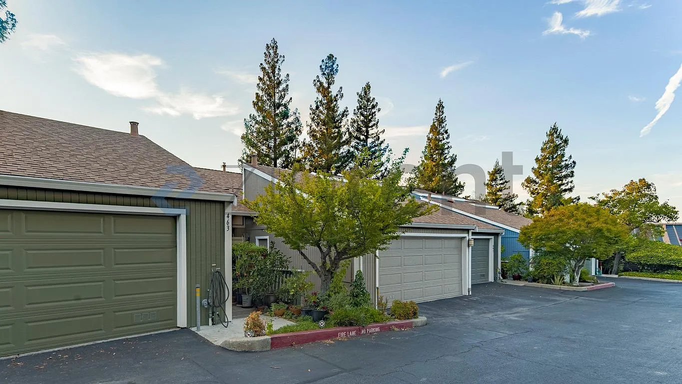 4 bed, 2.5 bath, 1742 sqft, $4,050 — Photo 2