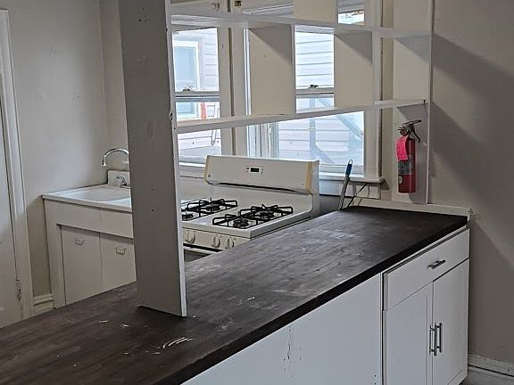 2nd image of 72 Lincoln Way W APT 10