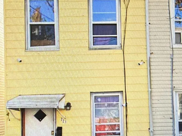 221 Hewitt St, Trenton, NJ 08611