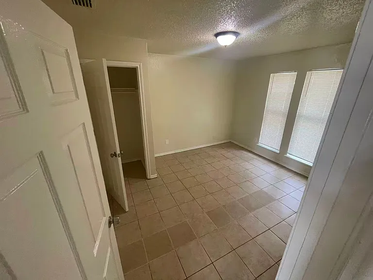 4520 Louisville Dr — Photo 7
