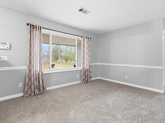 4th image of 413 Reed Rd