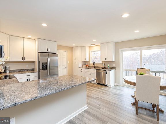 5th image of 550 Cardinal Dr
